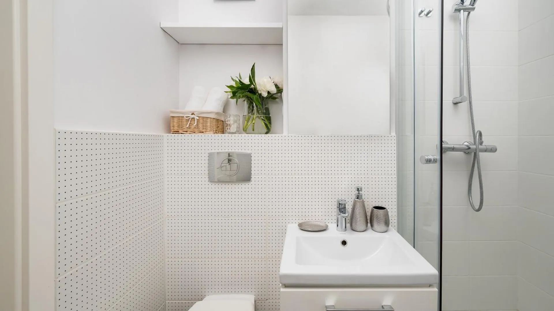 Charming Air-Conditioned Studio 950 M From Central Station, Bedroom & Separate Living Room 바르샤바