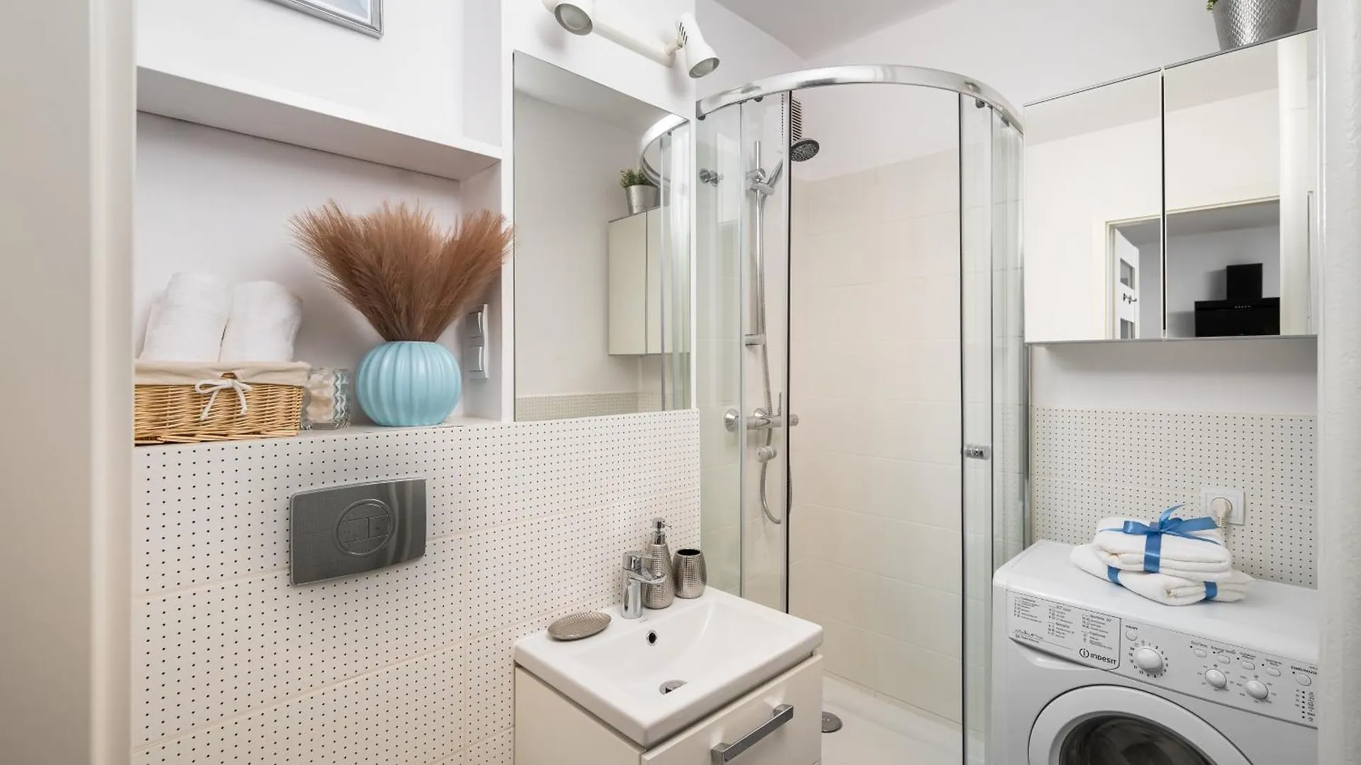 Charming Air-Conditioned Studio 950 M From Central Station, Bedroom & Separate Living Room 바르샤바 0*,