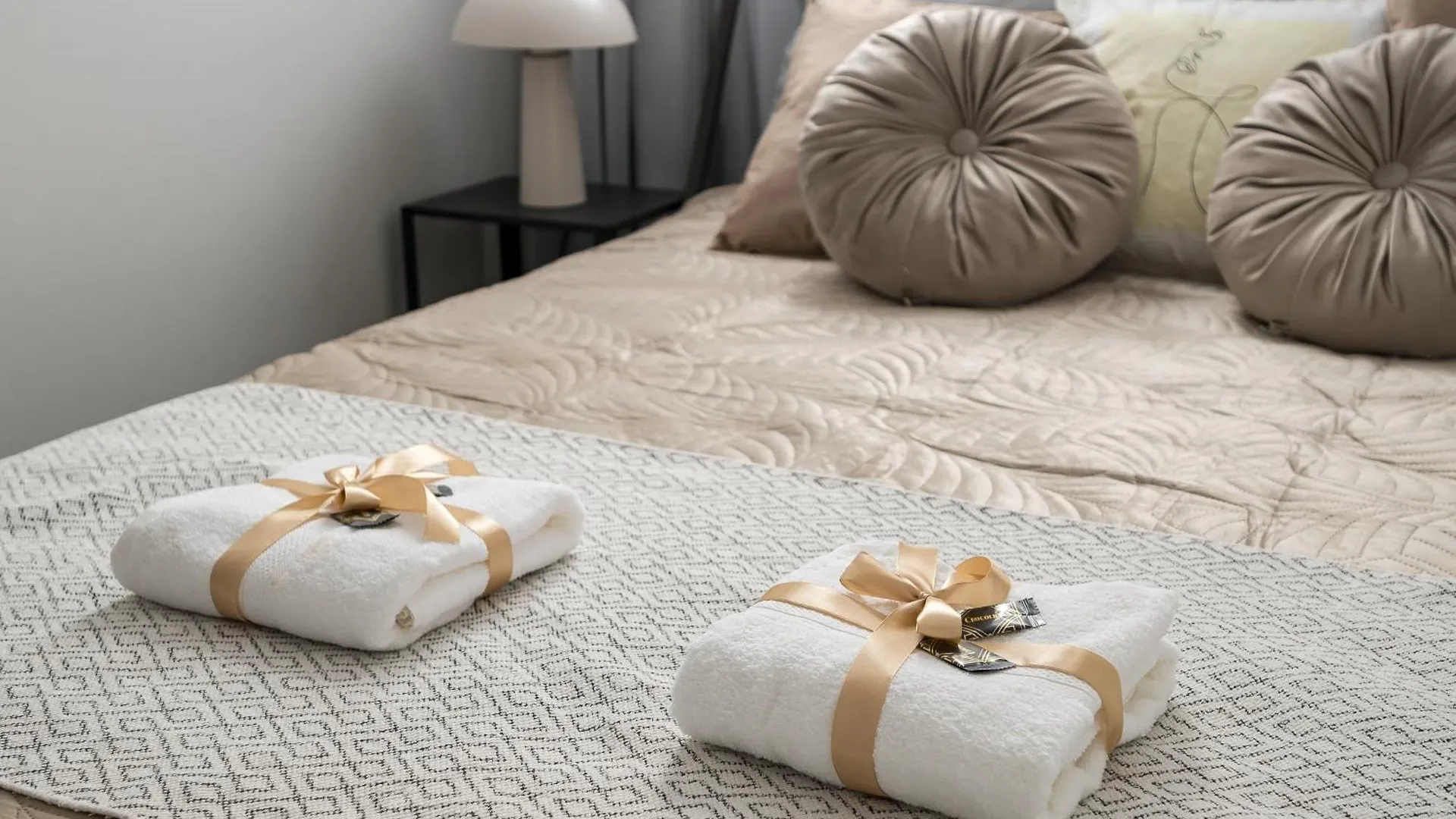 Charming Air-Conditioned Studio 950 M From Central Station, Bedroom & Separate Living Room 바르샤바 0*,