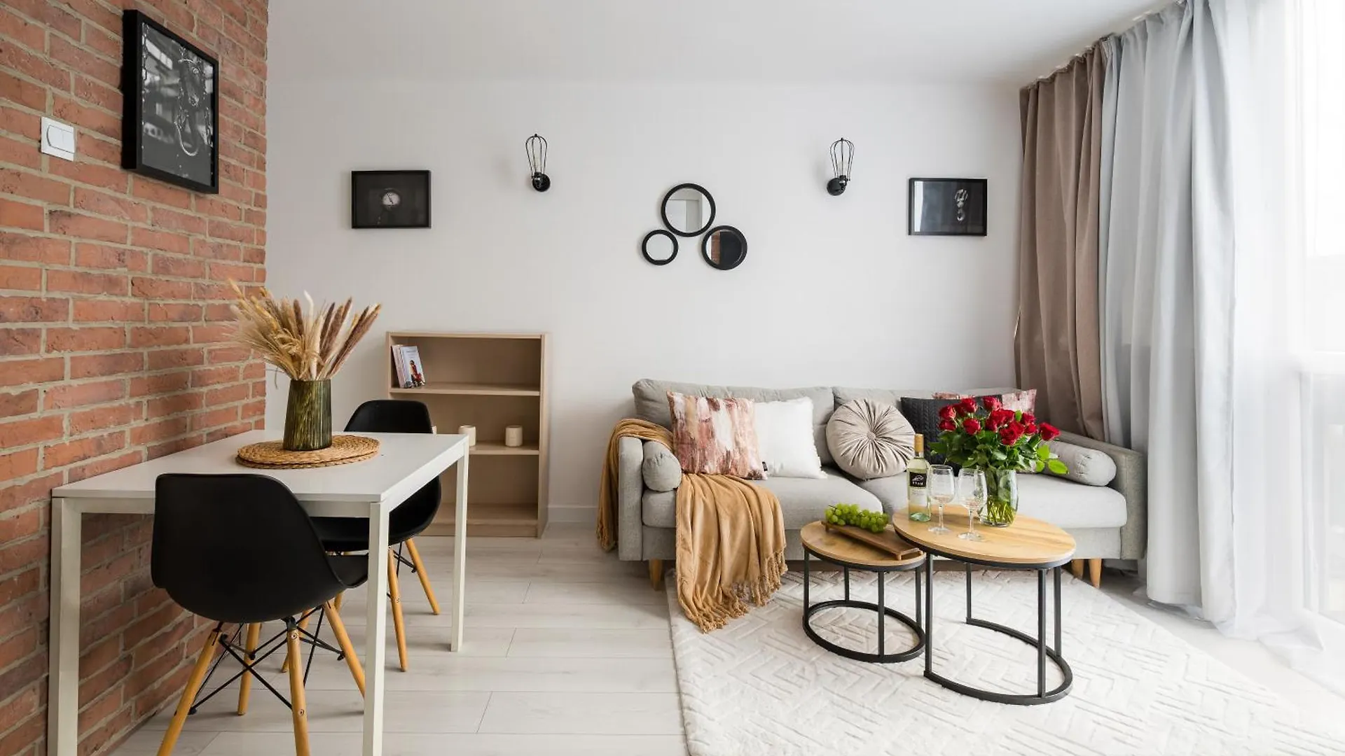 Charming Air-Conditioned Studio 950 M From Central Station, Bedroom & Separate Living Room 바르샤바 0*,  폴란드