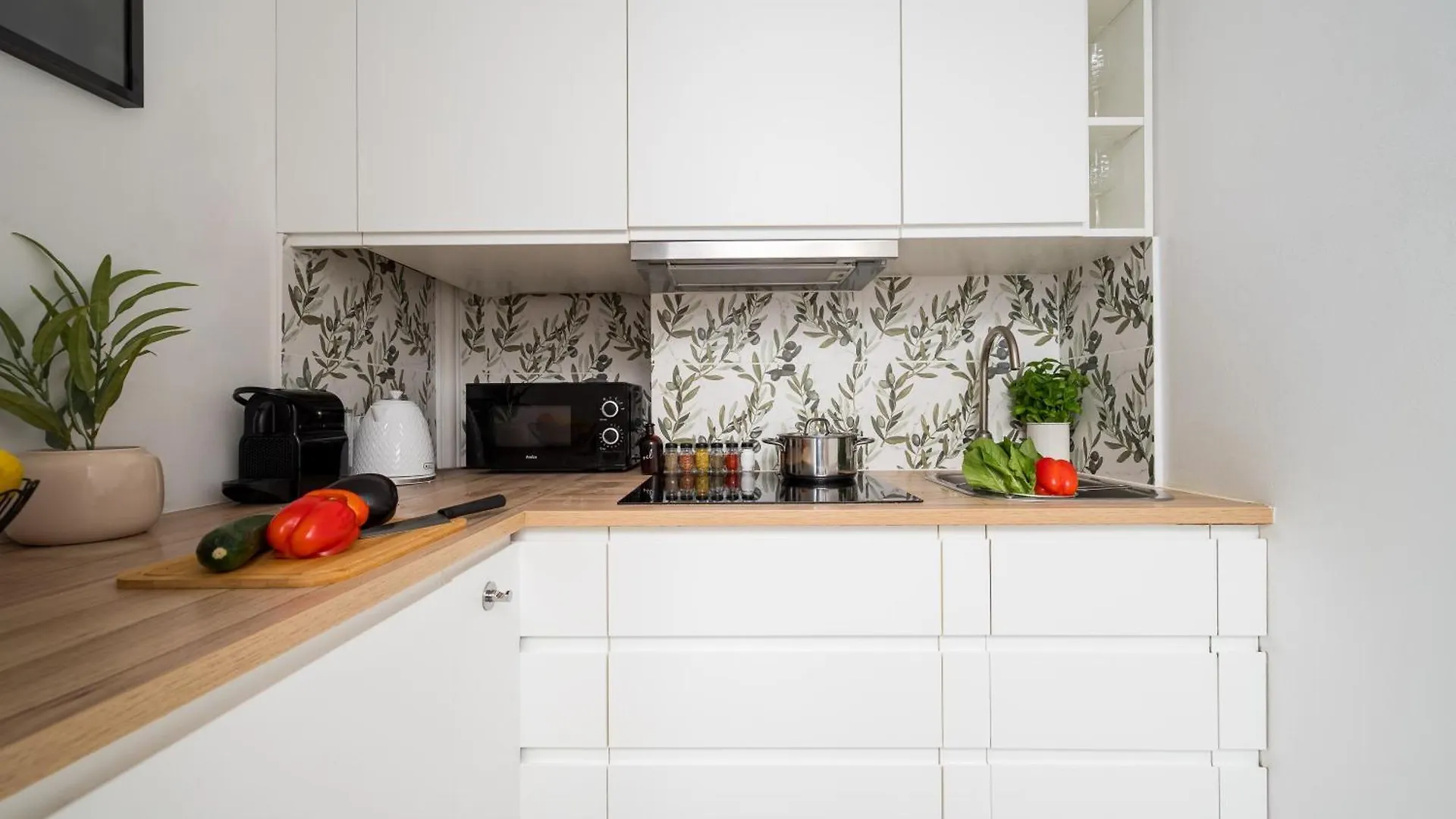 아파트 Charming Air-Conditioned Studio 950 M From Central Station, Bedroom & Separate Living Room 바르샤바