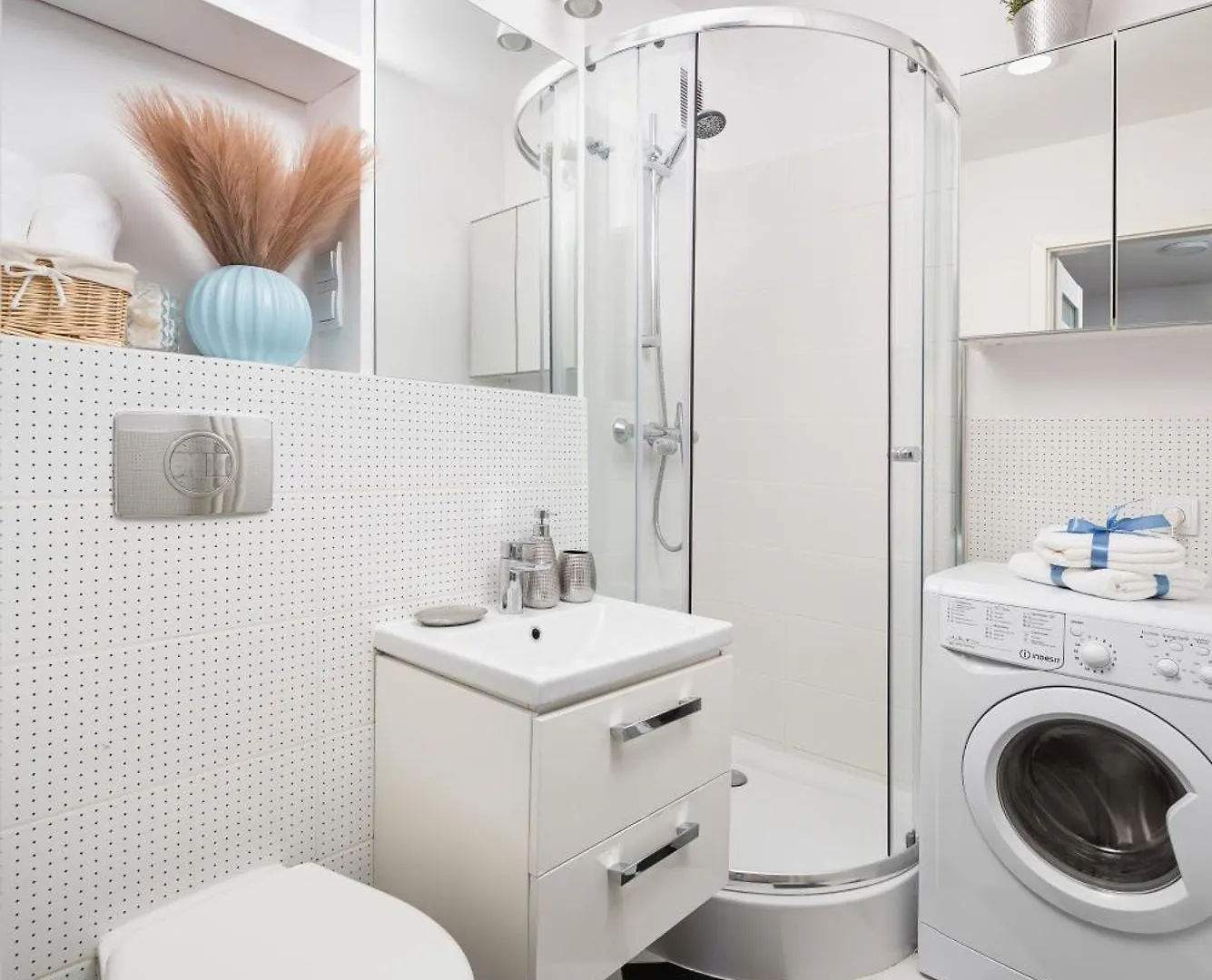 Charming Air-Conditioned Studio 950 M From Central Station, Bedroom & Separate Living Room Varşova