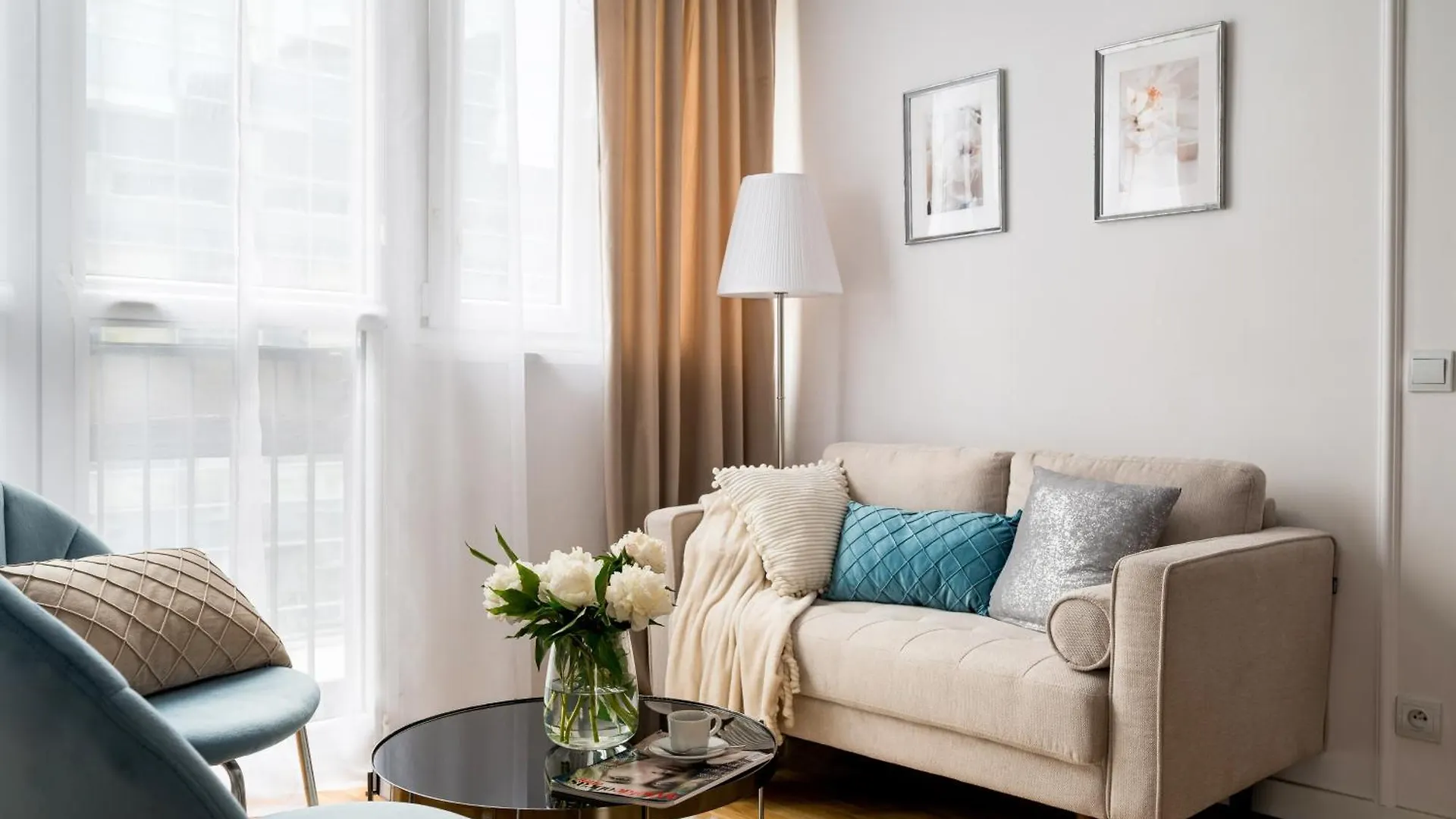 Charming Air-Conditioned Studio 950 M From Central Station, Bedroom & Separate Living Room Varşova 0*,  Polonya