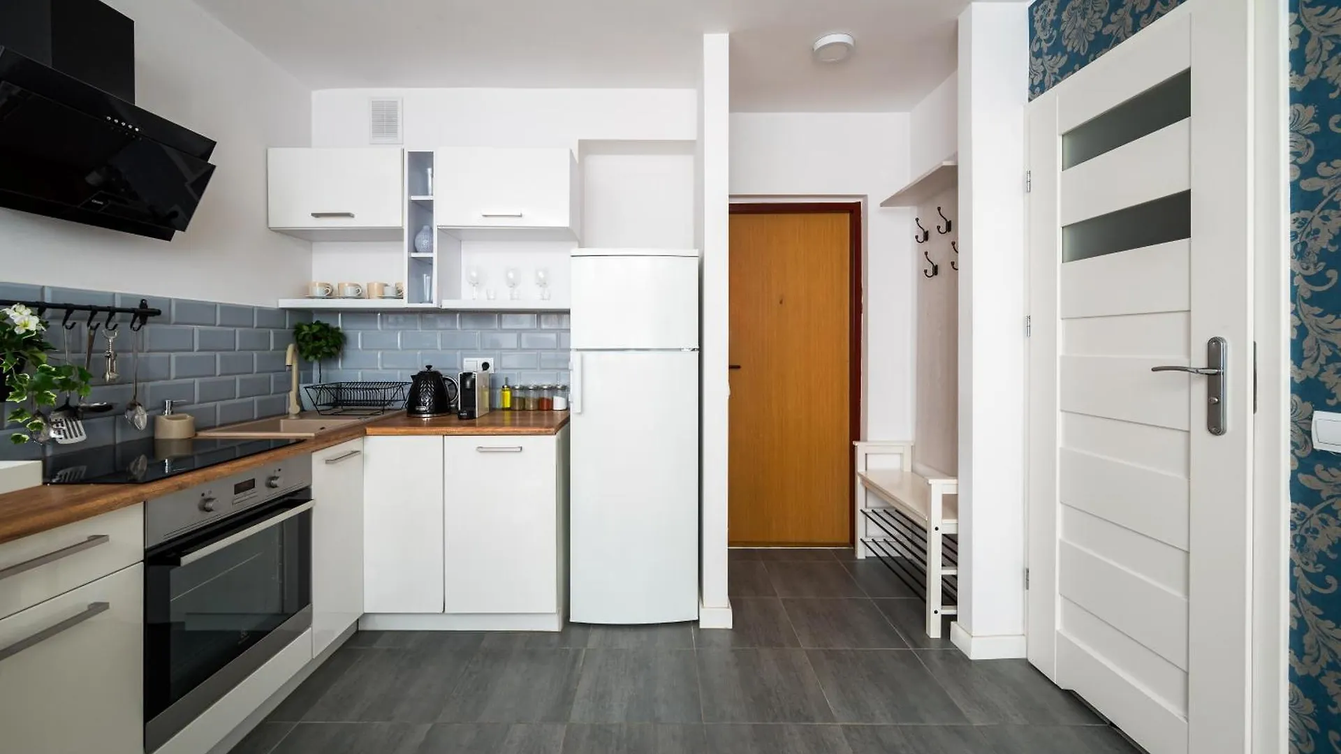 Charming Air-Conditioned Studio 950 M From Central Station, Bedroom & Separate Living Room Varşova 0*,
