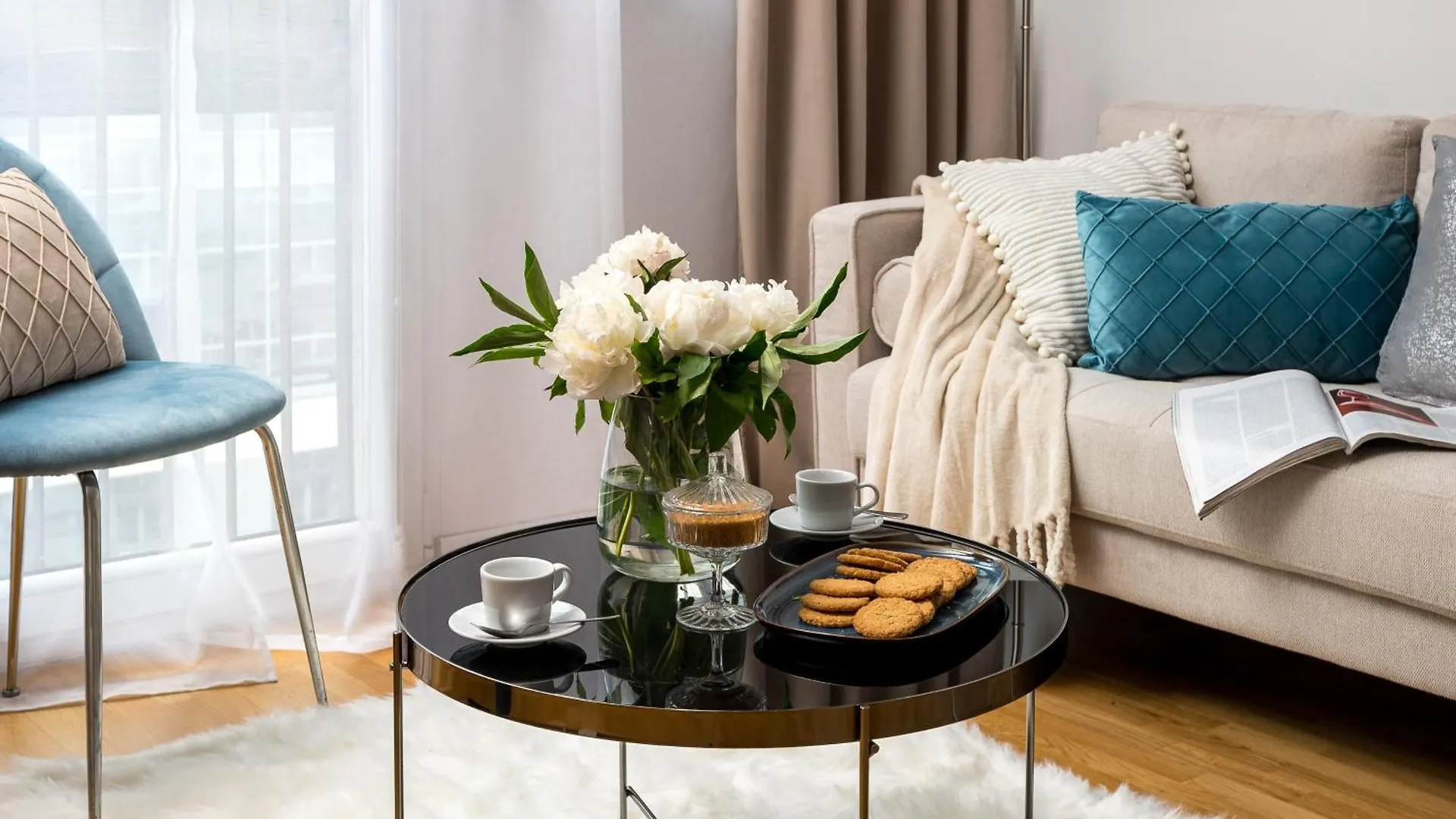 Daire Charming Air-Conditioned Studio 950 M From Central Station, Bedroom & Separate Living Room Varşova